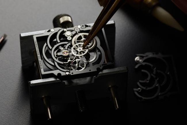 優雅登場 香奈兒的第二枚自製機芯Calibre 2
