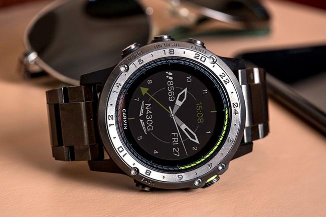 滿足翱翔天際的渴望　GARMIN D2 Charlie鈦金航空錶