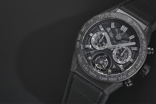 輕盈新裝上陣 泰格豪雅Carrera Heuer 02T鍛造碳陀飛輪幻影計時腕錶