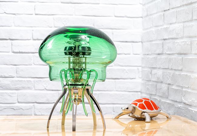 MB&F Medusa。直徑250mm，高323 mm（吊掛時為286mm）