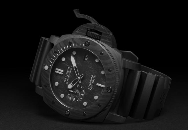 沛納海Submersible Marina Militare Carbotech腕錶
