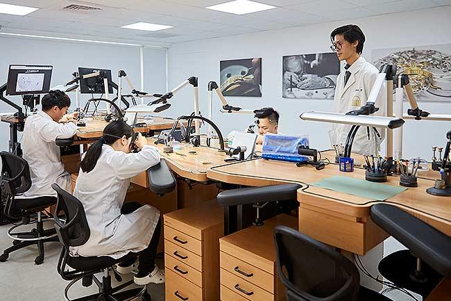 想當製錶師免出國  台灣鐘錶學院二年學制與國際接軌