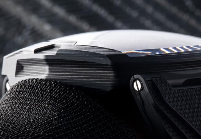 URWERK UR-220 Falcon Project 碳纖維腕錶