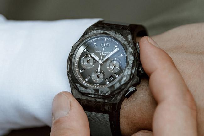 玻璃碳又一新作 芝柏表Laureato Absolute Crystal Rock