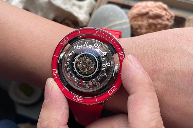 MB&F  HM 7 Platinum Red 少見的中置陀飛輪