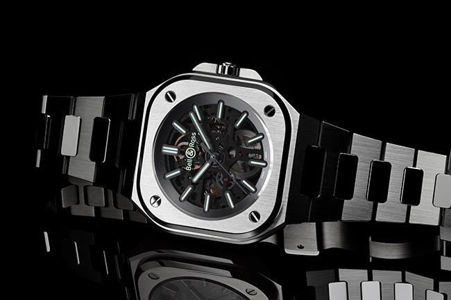 BELL & ROSS BR 05 Skeleton Nightlum鏤通夜光腕錶 為都市精英設計