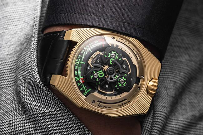 URWERK UR-100 Electrum腕錶 展現艷陽金光