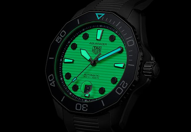 泰格豪雅TAG Heuer Aquaracer Professional 300米Night Diver夜潛者腕錶 