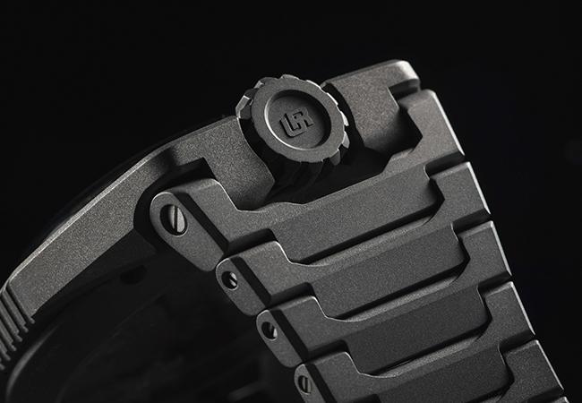URWERK UR-100V Full Titanium Jacket限量錶