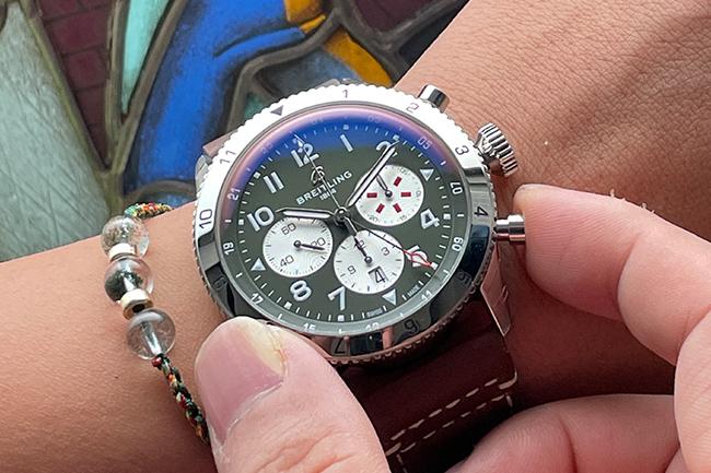 BREITLING  Super AVI B04 Chronograph 46 Cutriss Warhawk 飛天大鯊魚